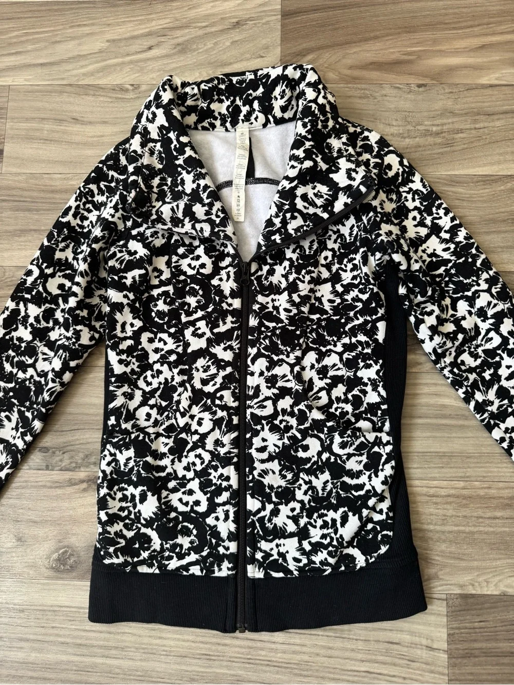 Lululemon Cozy Cuddle Up Jacket in Fleur Sombre Size 2